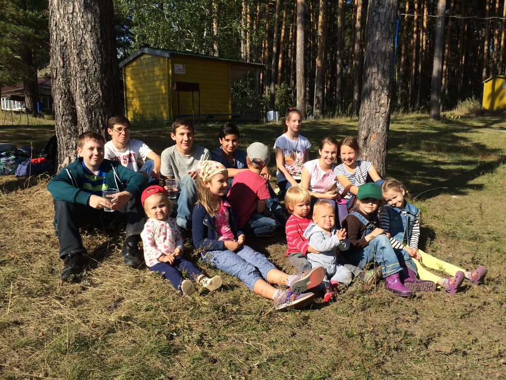 Sibersers bring their families — the more the merrier!